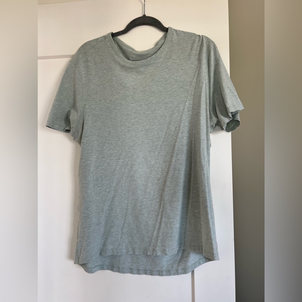 Lululemon Men’s Fundamental Tshirt - size large